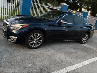 Infiniti Q70