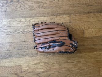 MacGregor MCFG125X 12.5" RHT "Varsity Fielder" Baseball Glove
