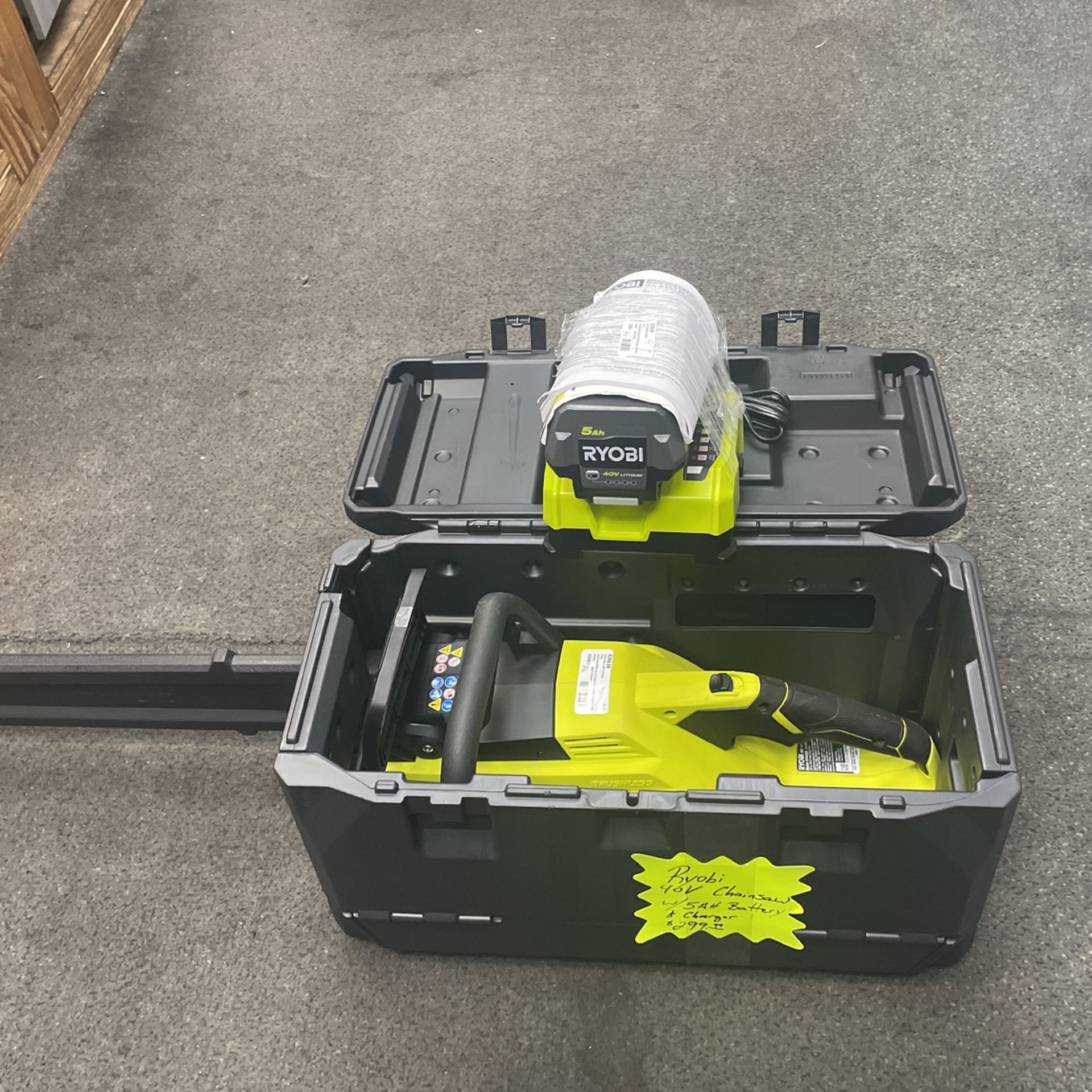 Ryobi 40v 18” Chainsaw With 5ah Battery And Charger