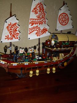 2017 Destiny's Bounty Lego With Minifigures