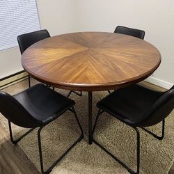 Dining Table With 4 Leather Chairs