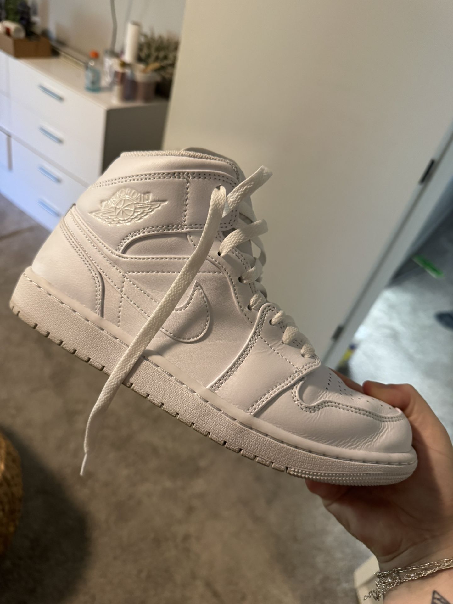 Jordan’s all white 9M