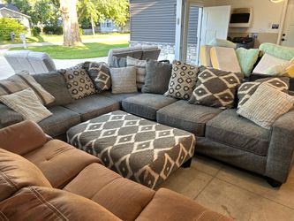 Like new sectional couch
