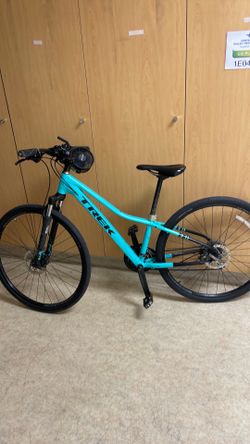 Trek Dual Sport 2 hybrid bike