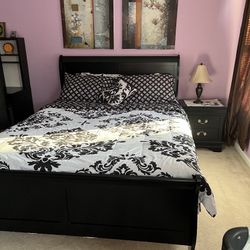 Set Bed For Sale : Queen Black Bed, Night Stand,Dresser And.Mirror In Raleigh , NC