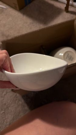 Set of 4 white soup bowls