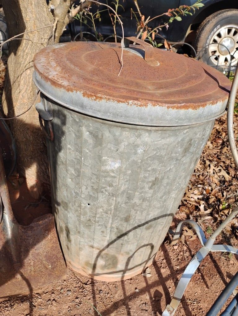 2 Old Metal Trash Cans With Lids 