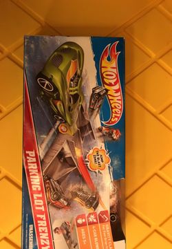 Hot Wheels Parking Lot Frenzy