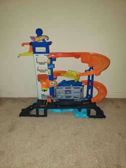 Hotwheels Attacking Shark 