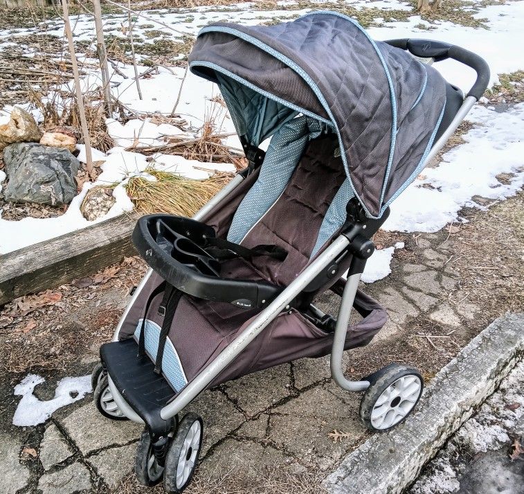 Sturdy Safety 1st Stroller with Lots of Features - Good quality!


