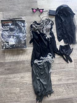 Kids Glowing Eyes Reaper Halloween Costume Set (Child Size Small)