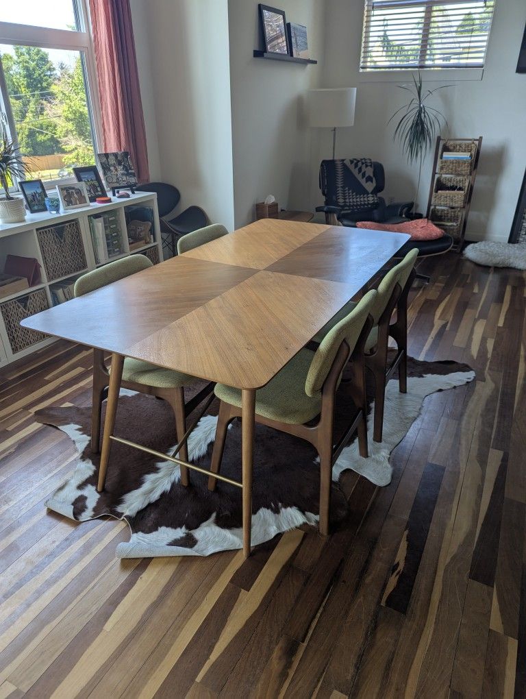 Castlery Lily Dining Table