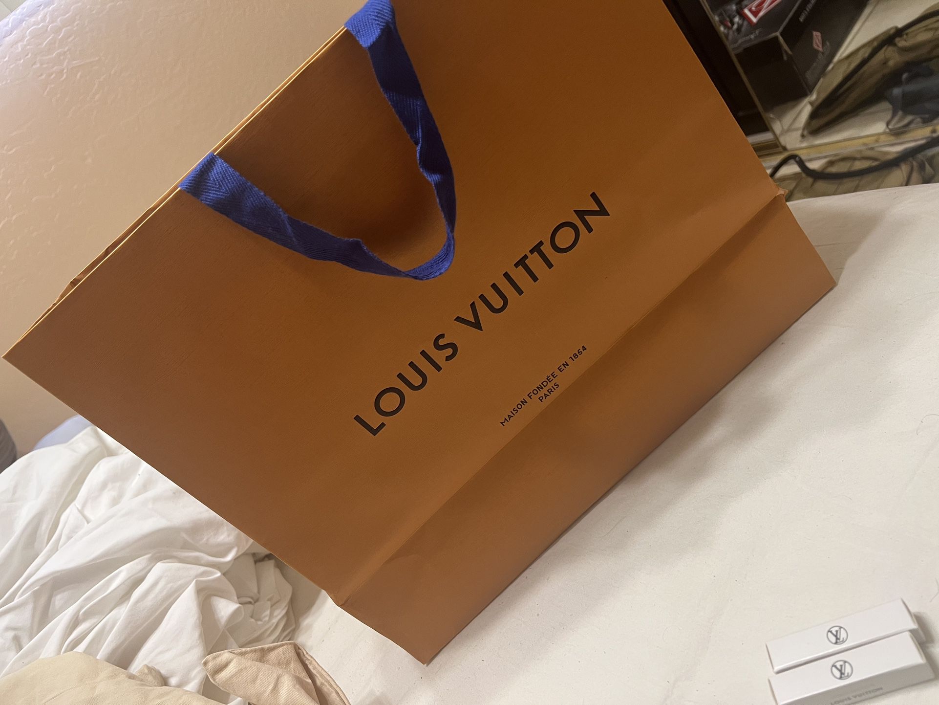 Trainer Louis Vuitton LV Comes with box shoes for Sale in Douglas, AZ -  OfferUp