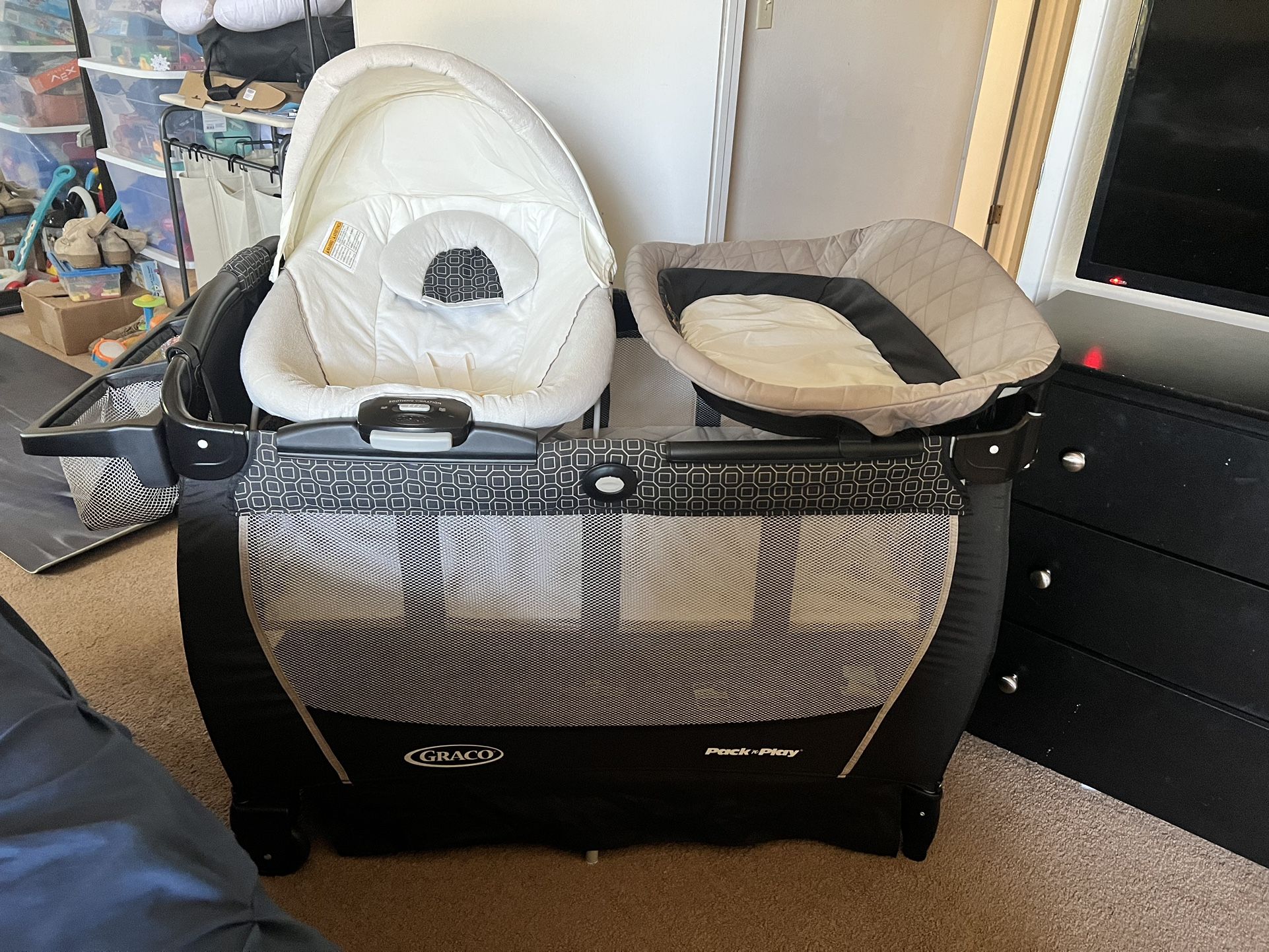 Graco Pack N Play Snuggle Suite LX