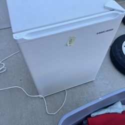 Mini Refrigerator Black and Decker 