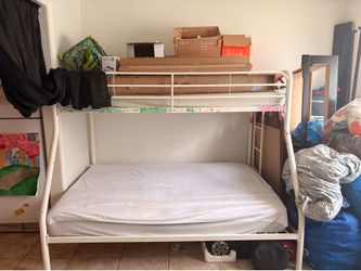 Bunk bed all white