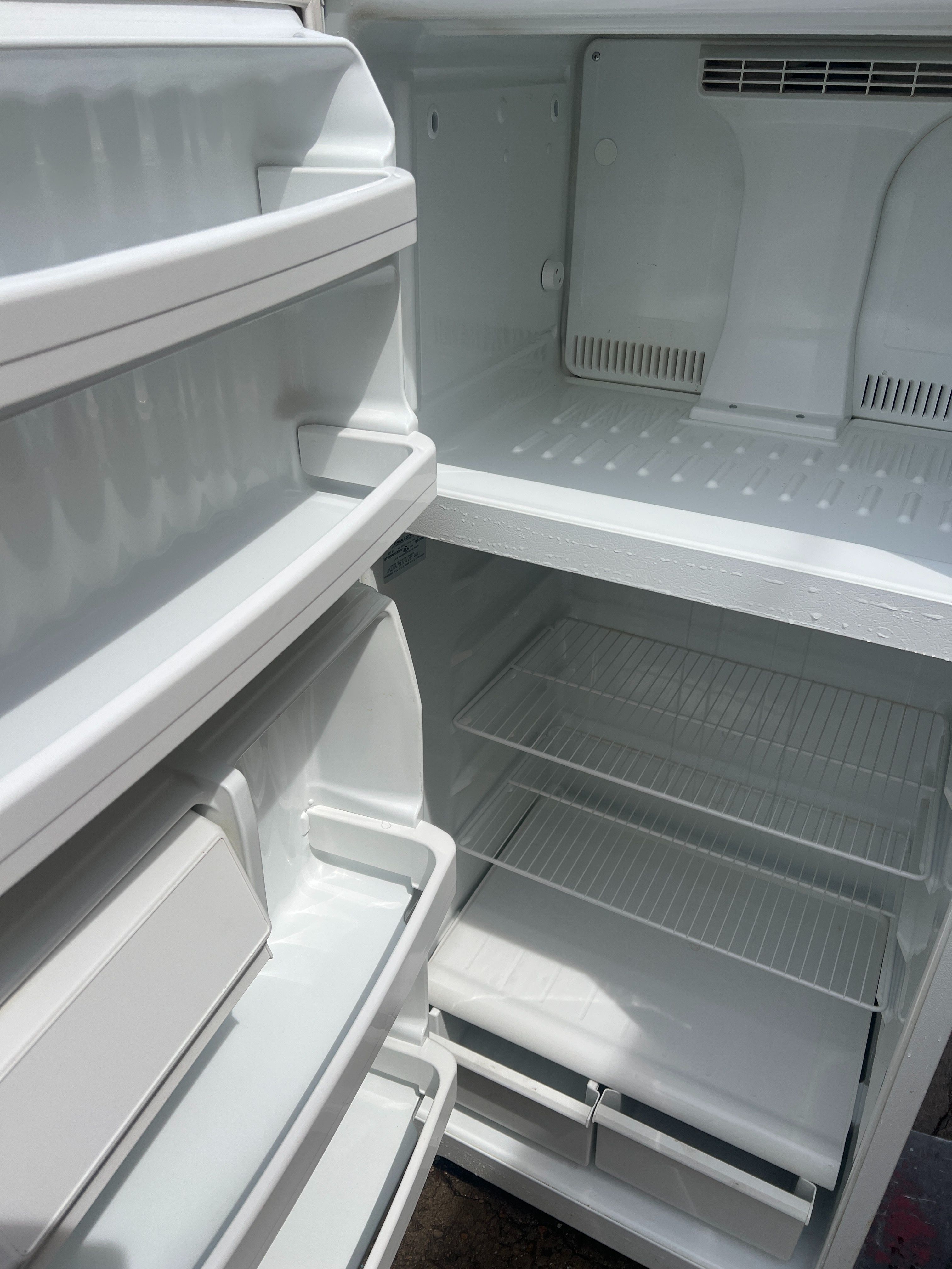 GE TOP FREEZER REFRIGERATOR