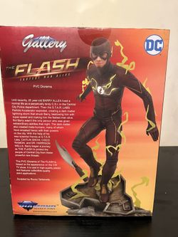 Flash Gallery statue