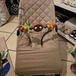 Baby Björn Bouncer With Toy Bar