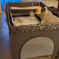 Crib / Baby Bed / Bassinet 