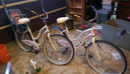 2 beach cruisers ocean pacfic
