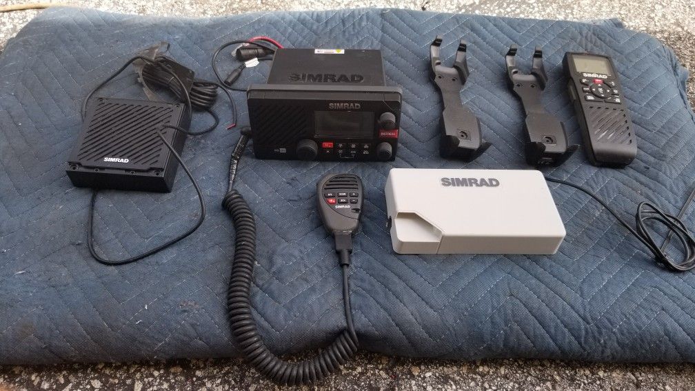 Simrad RS35 VHF/AIS Reciever with HS35 Handset