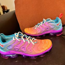 Nike Air VaporMax Plus Fuchsia Dream Crimson Sneakers women’s size 9