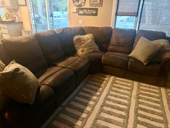 Sectional with recliners