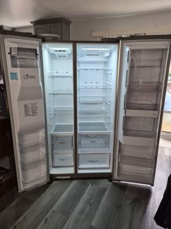 LG LSXS26366S Refrigerator - 27 Cu. Ft.