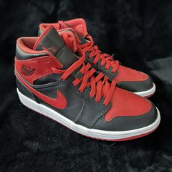 Jordan 1s Mids “banned”