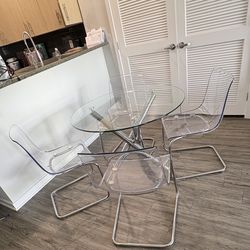 Minimalist Dinner Set - Glass Table and Clear Floating Chairs
