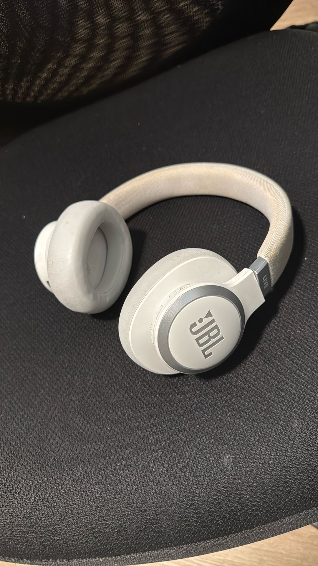 JBL (LIVE) Wireless Headphones
