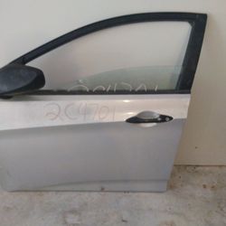 2012 Hyundai Accent Driver Side Door