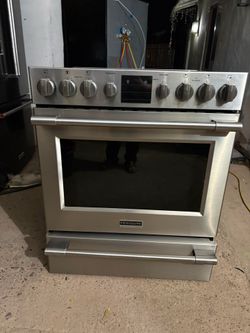 Frigidaire professional sliding stove electric works perfect condition free delivery to  your garage
