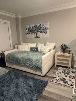 Boucle Full Daybed and Gel Foam Mattress