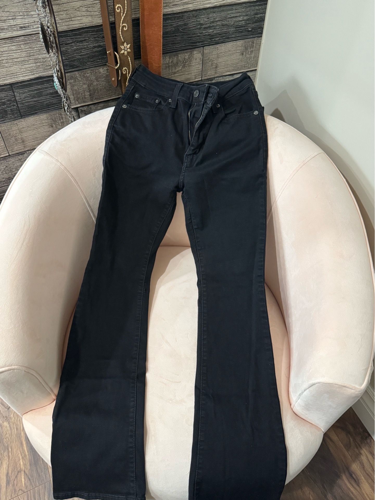Women’s 725 High Rise Boot Cut Levi’s - black 25x30