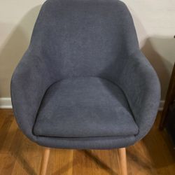 Modern Gray Accent Chair – Excellent Condition!
