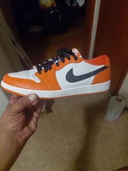 Jordan 1 og starfish low...Orange black and white size 13