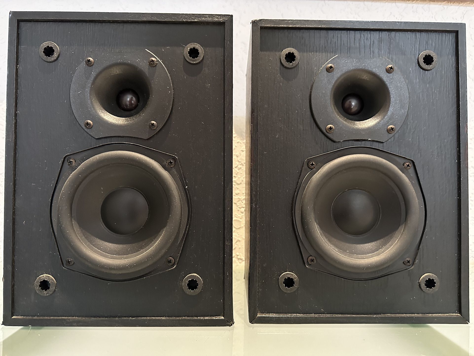 Klipsch kg .5 Bookshelf Speakers 50 Watts/ch 60 Hz @ 8 Ohms