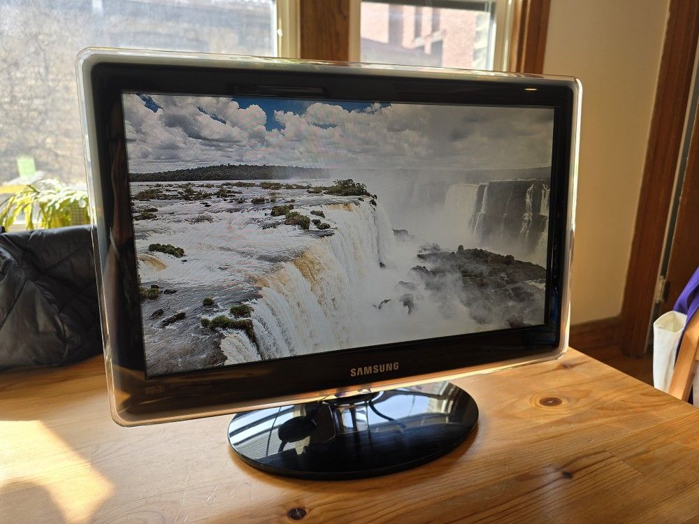 Samsung 19 Inch 1080p LCD HDTV w Chromecast