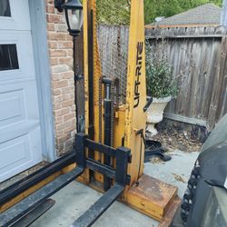lift-rite ll68k48050 Battery Operated Lift Stacker  2000lb capacity 