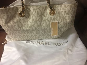 Michael kors purse!!
