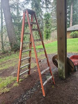 8 Ft Fiber Glass Step Ladder