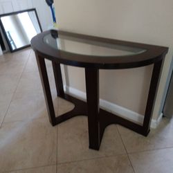 Glass top end table no scratches