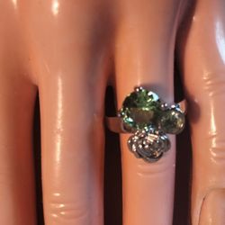 New 925.Silver Peridot Gemstone Ring 