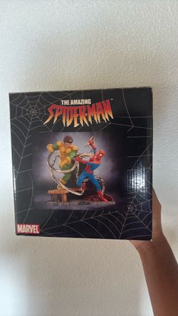 Rare 2005 Diamond Select Spiderman vs Doctor Octopus Statue