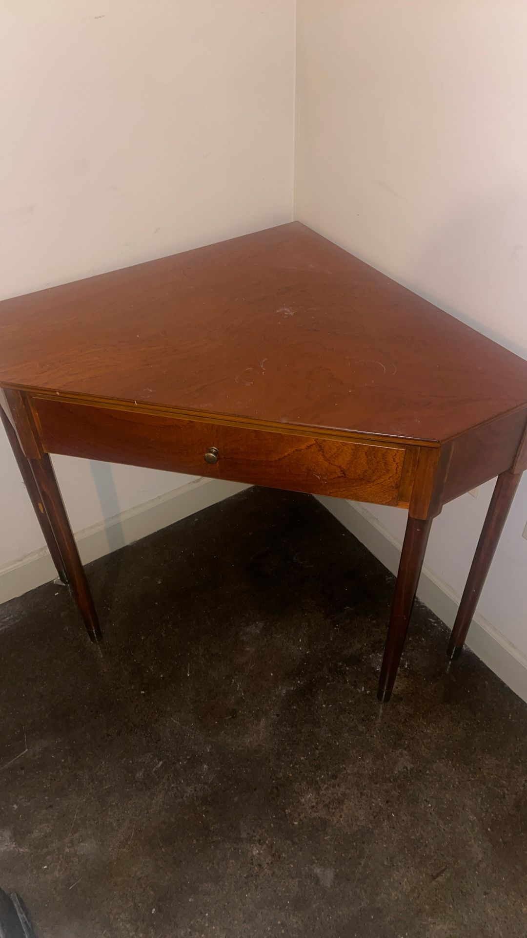 Corner Table