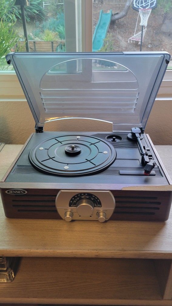 Jensen Record Player AM & FM Radio