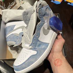 Jordan 1 hyper Royal 