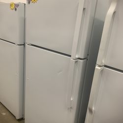 GE 28” Top Freezer Fridge Working Perfectly 4 Months Warranty 